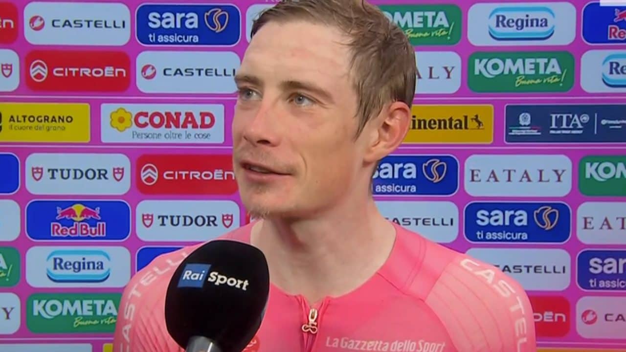 Vingegaard vince la prima tappa del Giro d'Italia da Maglia Rosa: "Avevo fatto una promessa"