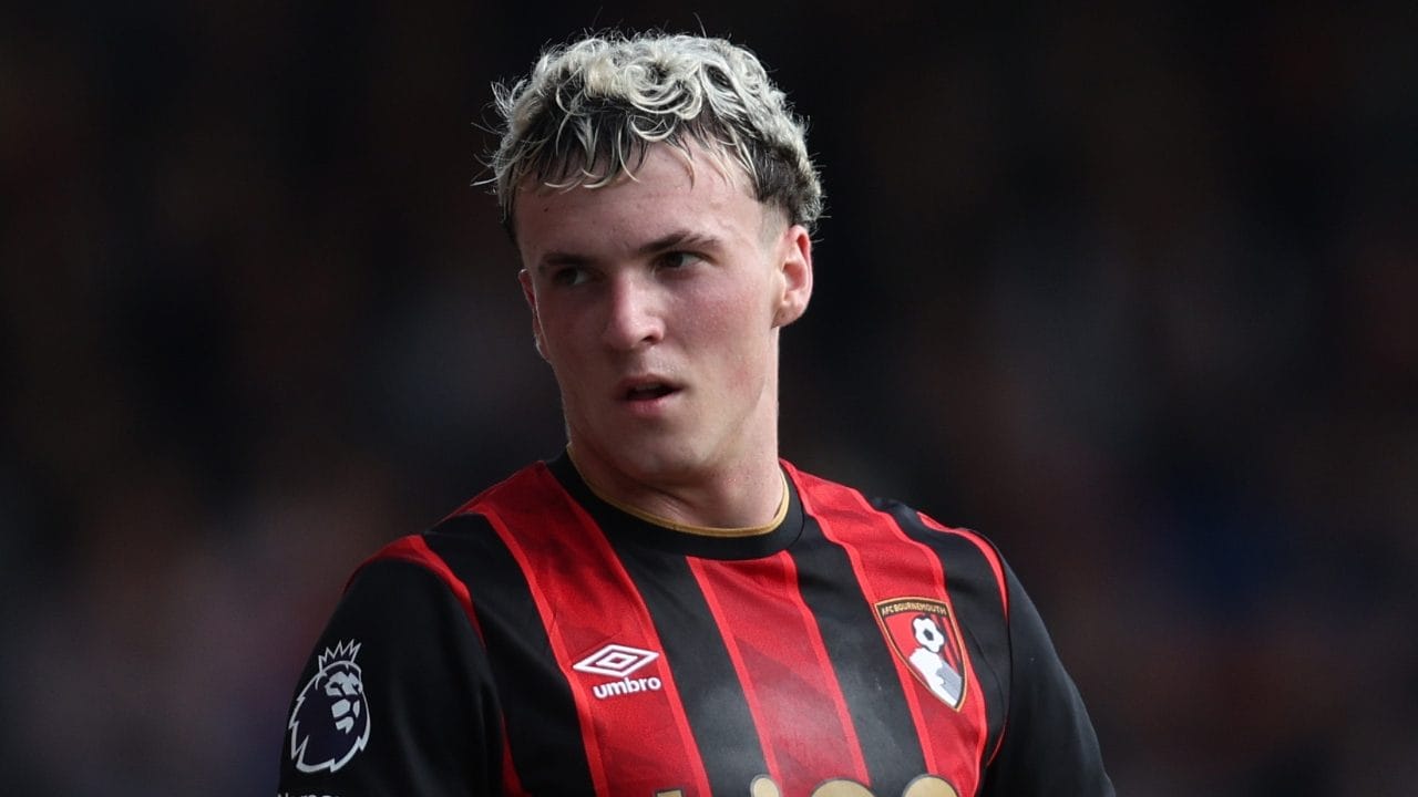 Alex Jimenez sospeso dal Bournemouth, scoperte le chat tra l'ex Milan e una ragazza 15enne