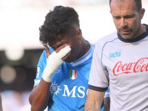 Napoli tormentato dagli infortuni anche all’ultima di campionato: perde Alisson e Lobotka in mezz’ora