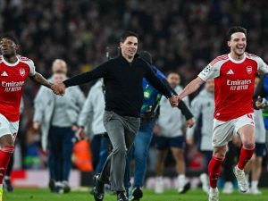 “Il biglietto per la finale lo regaliamo, il viaggio lo pagate 1000 euro”: Arsenal travolto dalle critiche