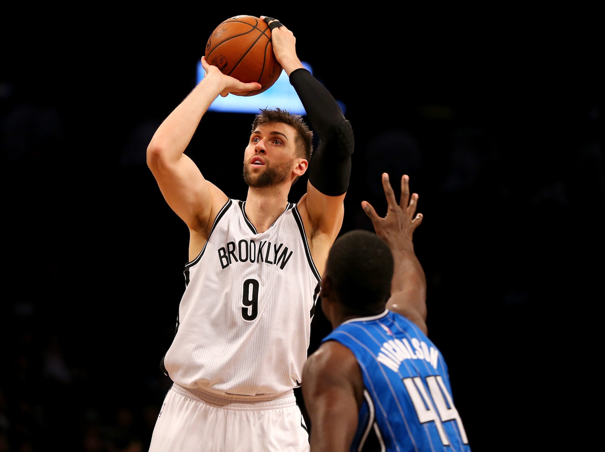 Bargnani in azione con Brooklyn.