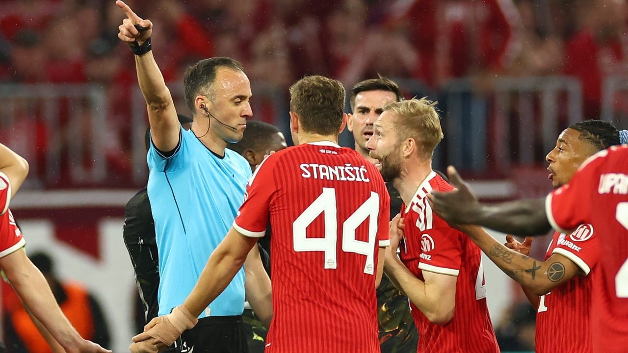 L'arbitro Pinheiro nelle bufera dopo Bayern-PSG: dal Portogallo i tedeschi erano stati avvisati due giorni prima