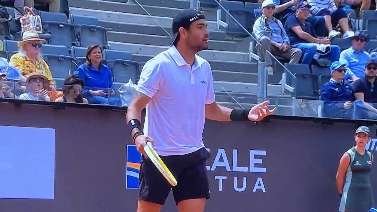 Berrettini incredulo per la chiamata della giudice di sedia