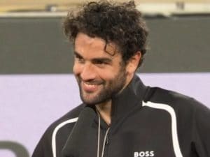 Berrettini più forte di Rinderknech e dei tifosi francesi si imbarazza nell’intervista: “Devo parlare?”