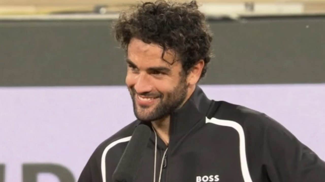 Berrettini più forte di Rinderknech e dei tifosi francesi si imbarazza nell'intervista: "Devo parlare?"