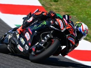 Bezzecchi show, pole al Mugello e prima fila tutta Aprilia con Fernandez e Martin: Marc Marquez 4°