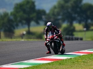 È festa Aprilia al Mugello, Bezzecchi vince davanti a Martin: Bagnaia sul podio di un soffio con la Ducati