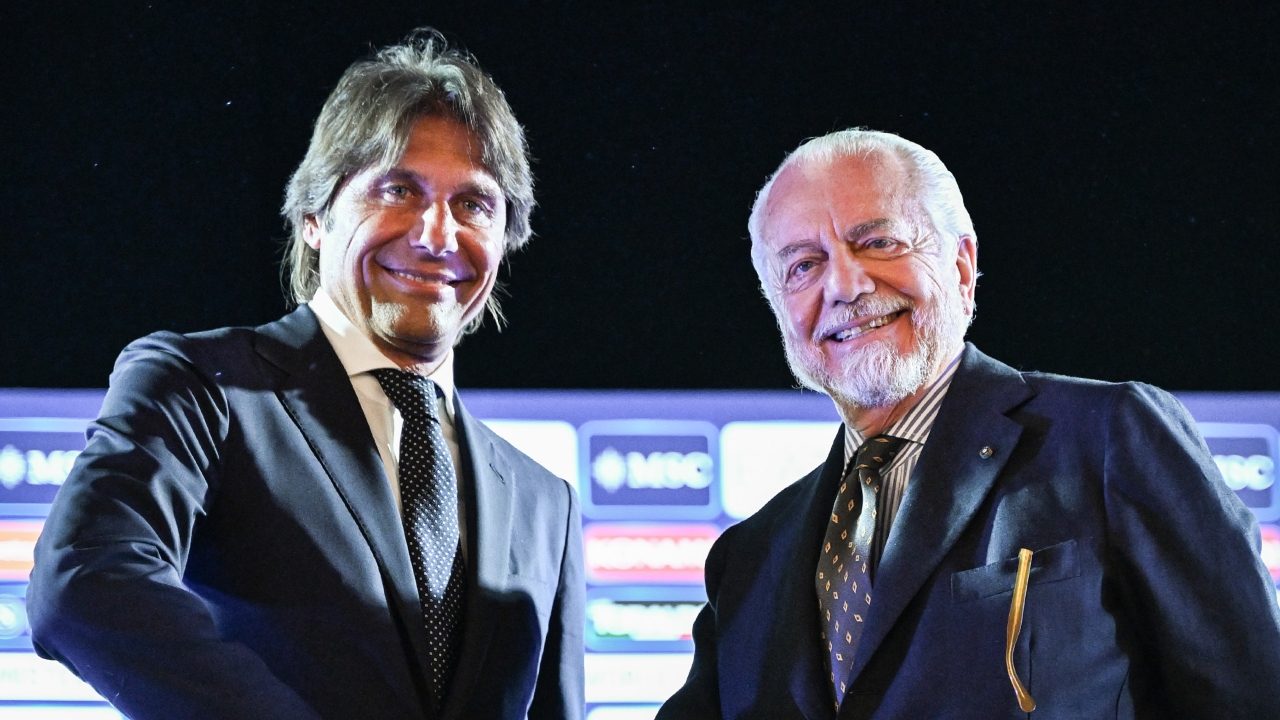 Antonio Conte lascia il Napoli e De Laurentiis con un gesto d'amore: tenetevi i milioni