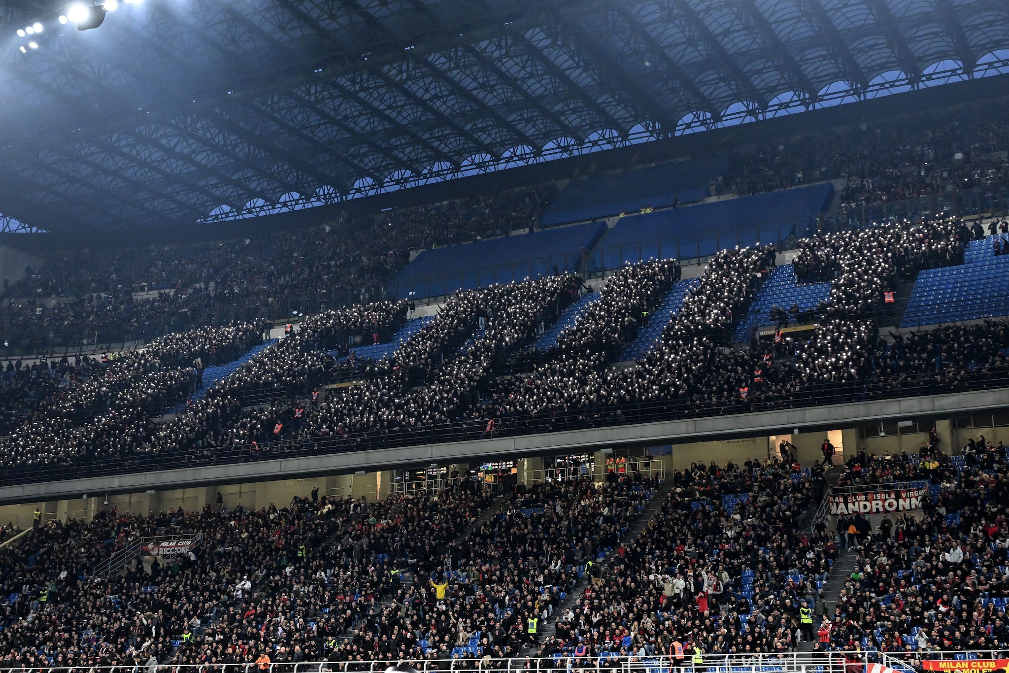 La coreografia della Curva Sud contro Giorgio Furlani
