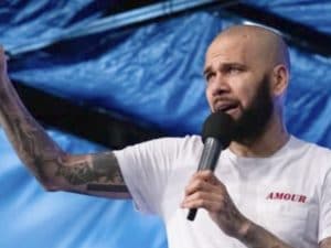 La nuova vita di Dani Alves dopo il carcere e l’accusa di stupro: “Ho trovato Gesù”