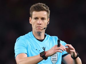 Chi è Siebert, l’arbitro della finale Champions tra PSG e Arsenal che ha già diretto due volte i Gunners