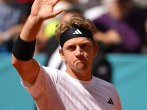 Davidovich Fokina mollato dall’allenatore al Roland Garros: “Mi manda un messaggio, poi mi blocca”