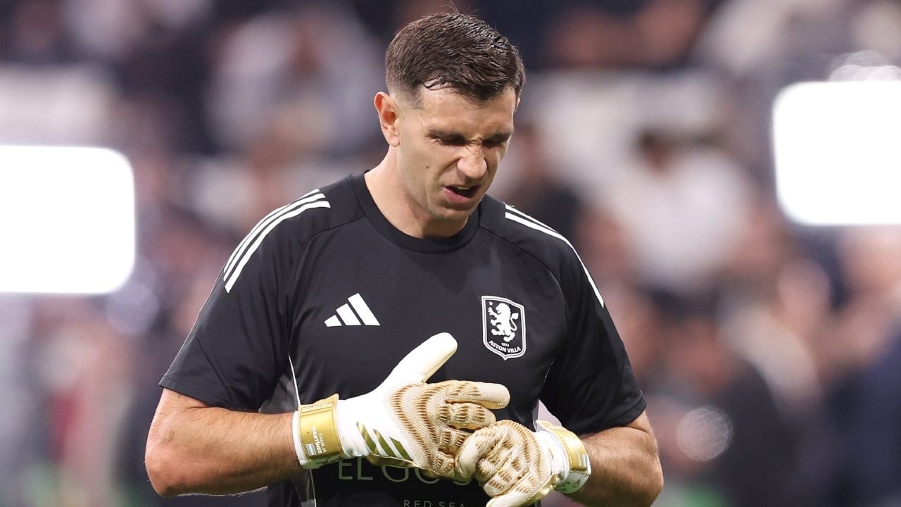 Dibu Martinez ha giocato la finale di Europa League con un dito rotto: "È successo nel riscaldamento"