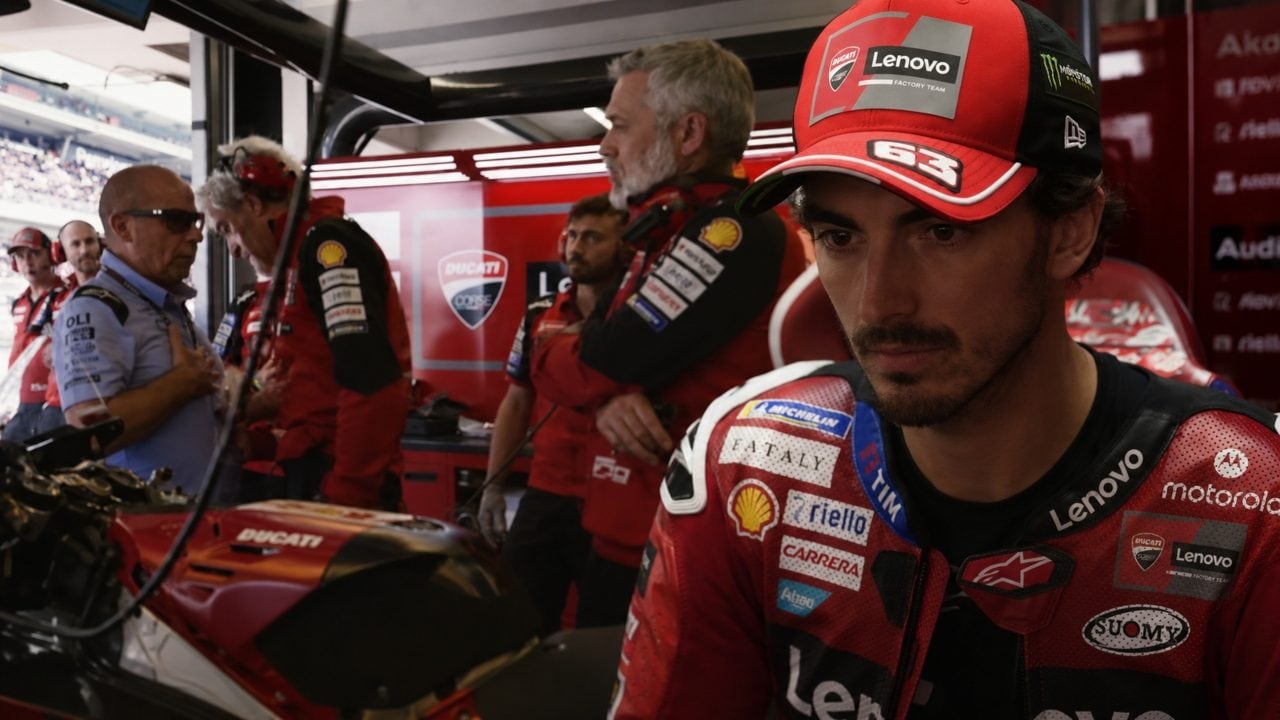 Ducati svela l'angoscia nel box a Barcellona dopo gli incidenti, Bagnaia scosso: "Qualcuno ci ha salvati"