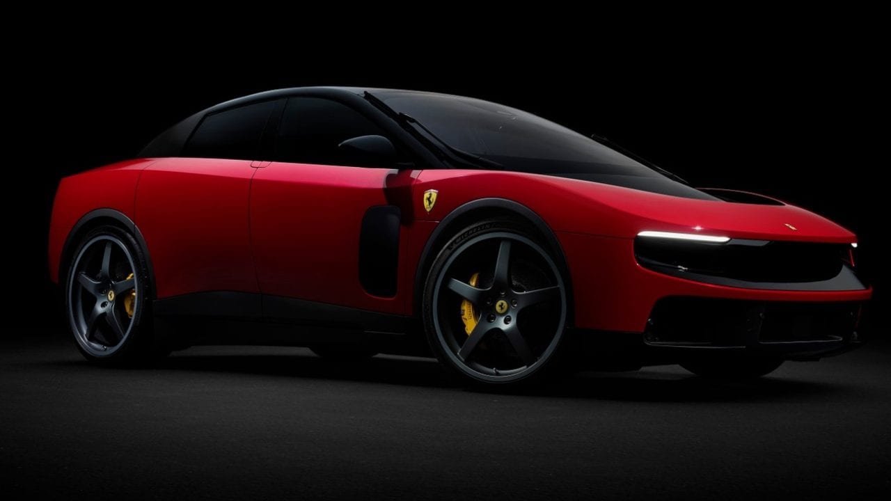 Svelata Ferrari Luce, la prima elettrica di Maranello che costa 550mila euro: il titolo crolla in Borsa