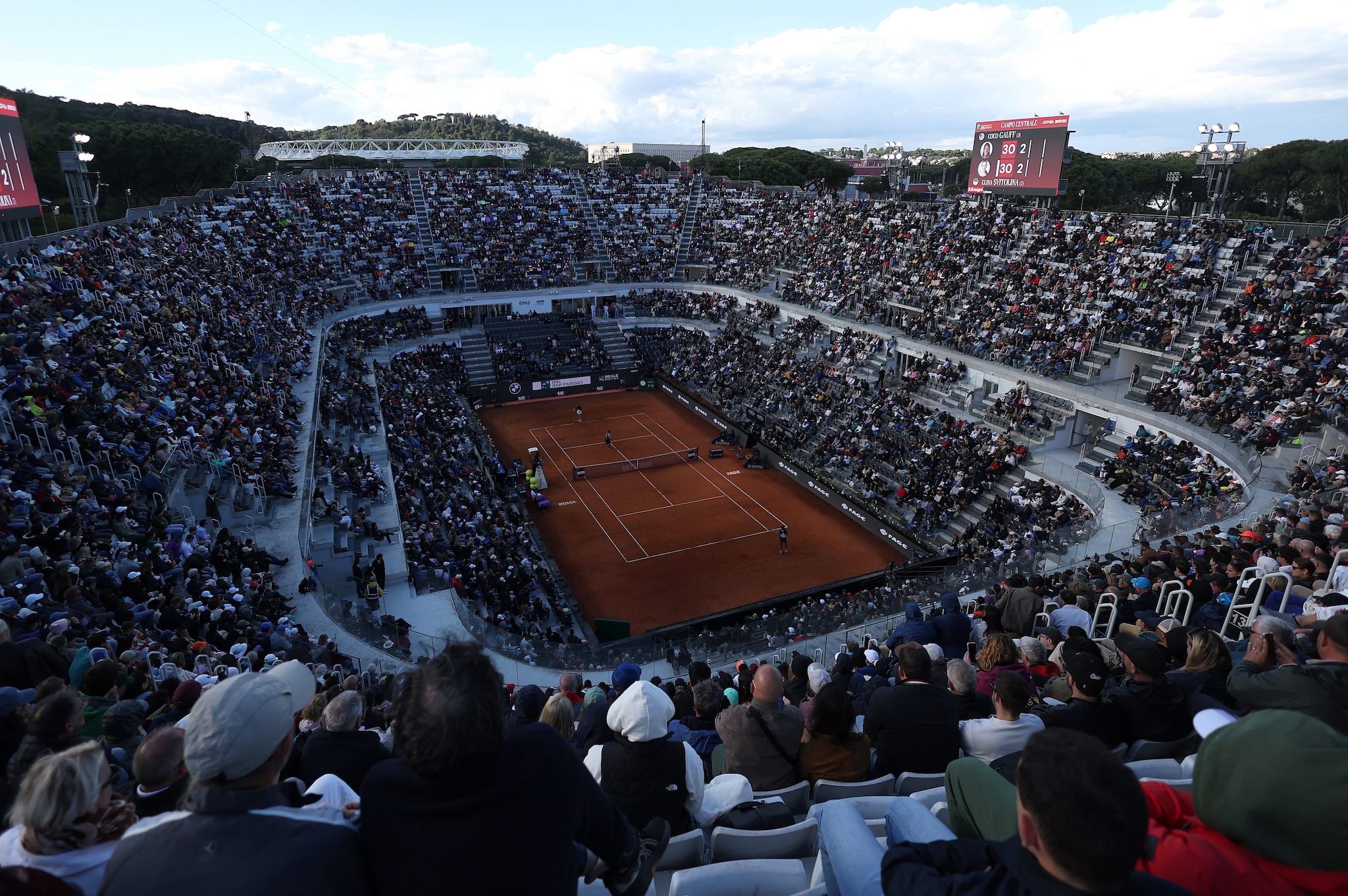 Il centrale del Foro Italico zeppo oggi durante la finale femminile giocata dopo Sinner–Medvedev