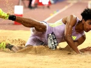 Mattia Furlani infortunato, esce in barella dalla pedana nella tappa della Diamond League a Xiamen