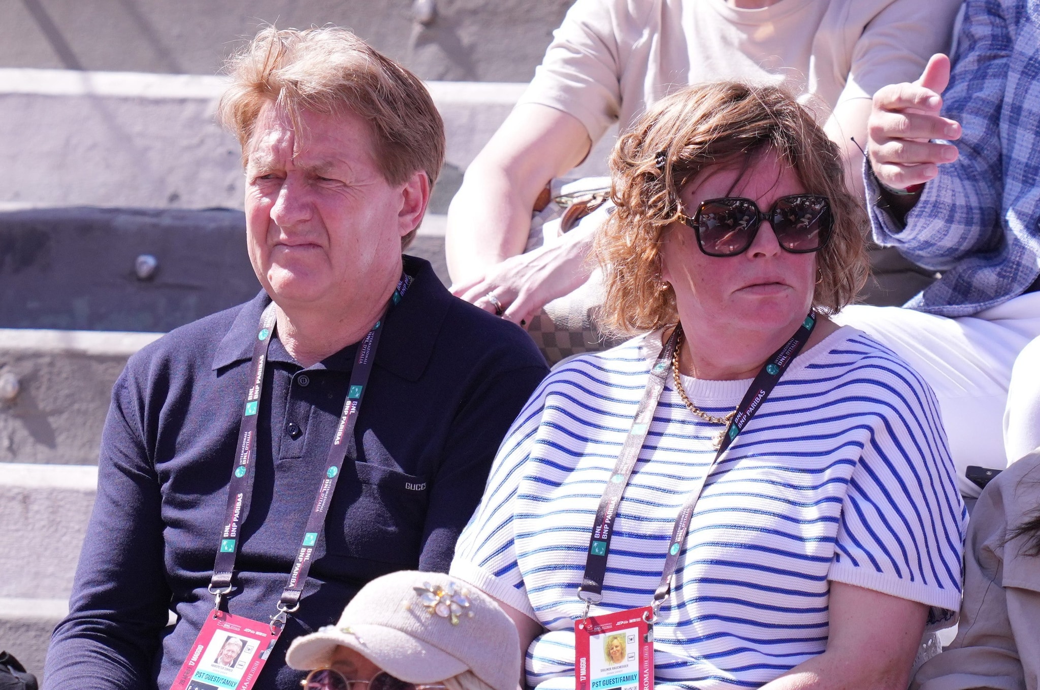I genitori di Jannik Sinner in tribuna al Foro Italico durante il match vinto con Popyrin