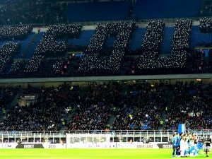 Milan, i tifosi in protesta invocano Paolo Maldini. Tare: “Hanno il diritto di vedere un’altra squadra”