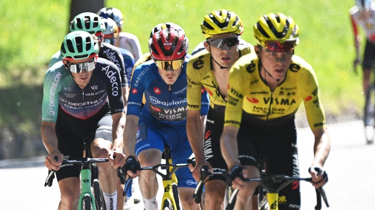 Giro d’Italia, Bellinzona-Carì: Vingegaard trionfa e resta in rosa, le classifiche aggiornate