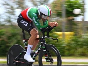 Ganna show, l’azzurro vince la 10ª tappa cronometro del Giro d’Italia: Eulalio resta maglia rosa