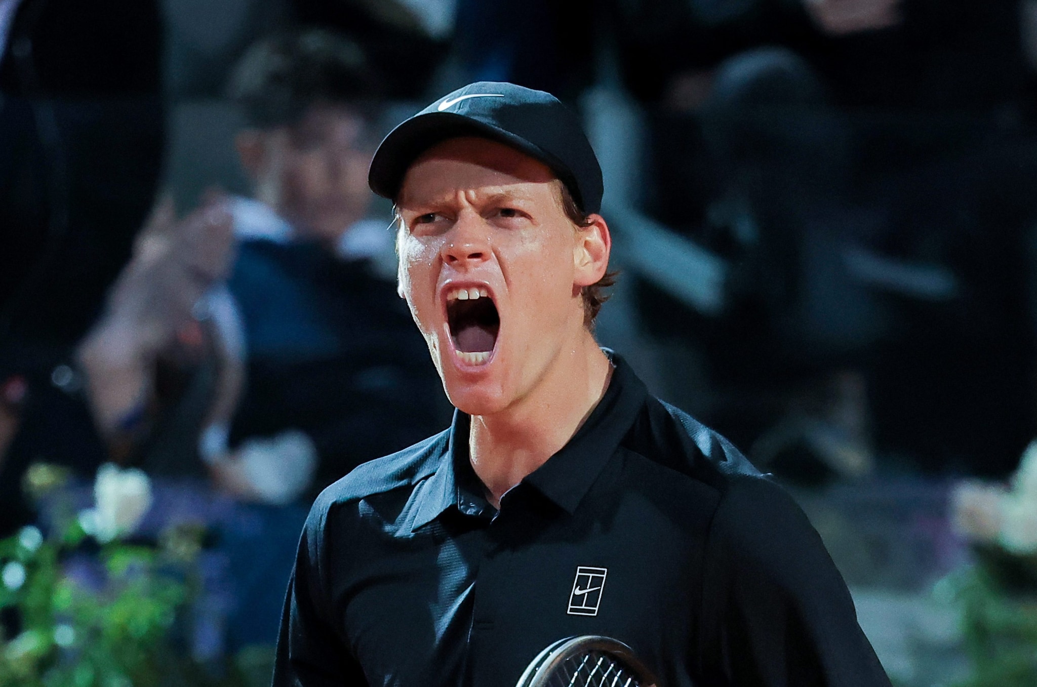 La grinta di Jannik Sinner durante la prima parte dell’incontro con Daniil Medvedev a Roma