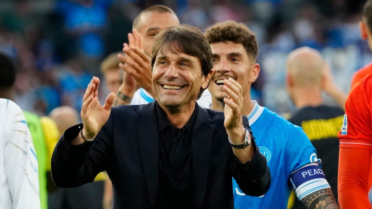 La reazione dei calciatori del Napoli all'addio di Antonio Conte: solo in quattro lo hanno ringraziato