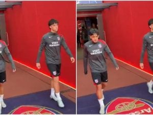 I giocatori dell’Atletico non calpestano lo stemma dell’Arsenal: solo Luque lo fa, sta sognando