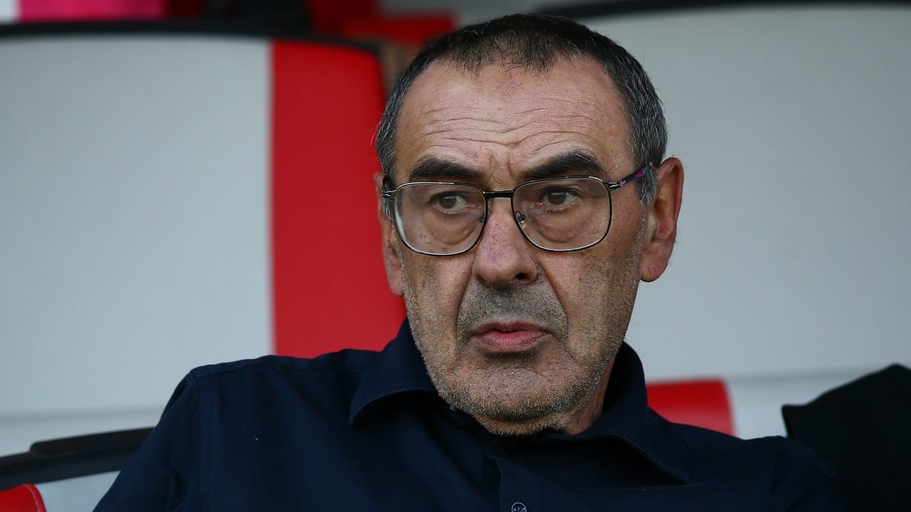 Sarri protesta per il derby alle 12:30: "Se confermato non verrò in conferenza, a Milano non succede"