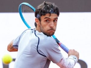 Lorenzo Musetti rinuncia al Roland Garros: “Ho una lesione al retto femorale, questa cosa mi pesa”