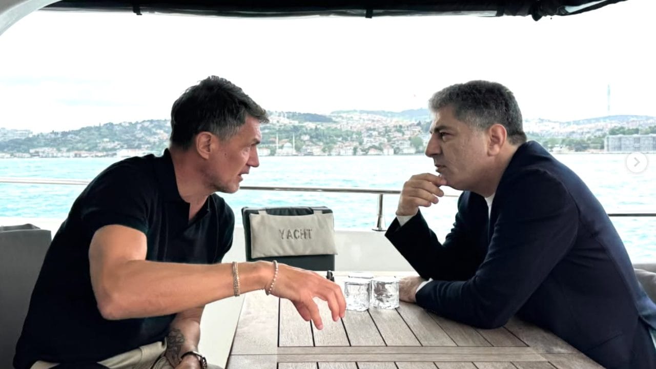 Paolo Maldini riappare nel giorno in cui al Milan licenziano tutti, è con Hakan Safi: “Grande mente”