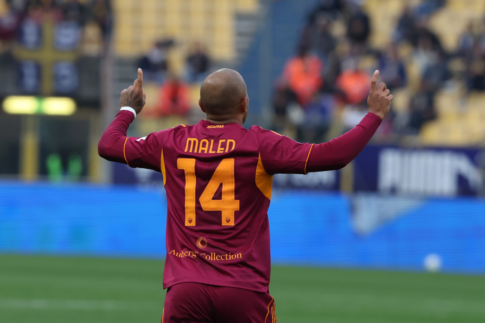 Roma da impazzire: nel recupero segna due gol e insegue la Champions: Malen stende il Parma al 100'