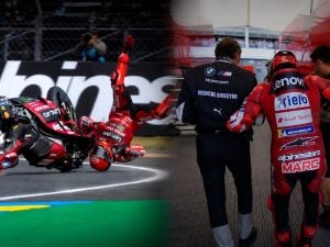 Brutta caduta per Marc Marquez nella Sprint del GP Francia: il pilota Ducati zoppicante nel paddock