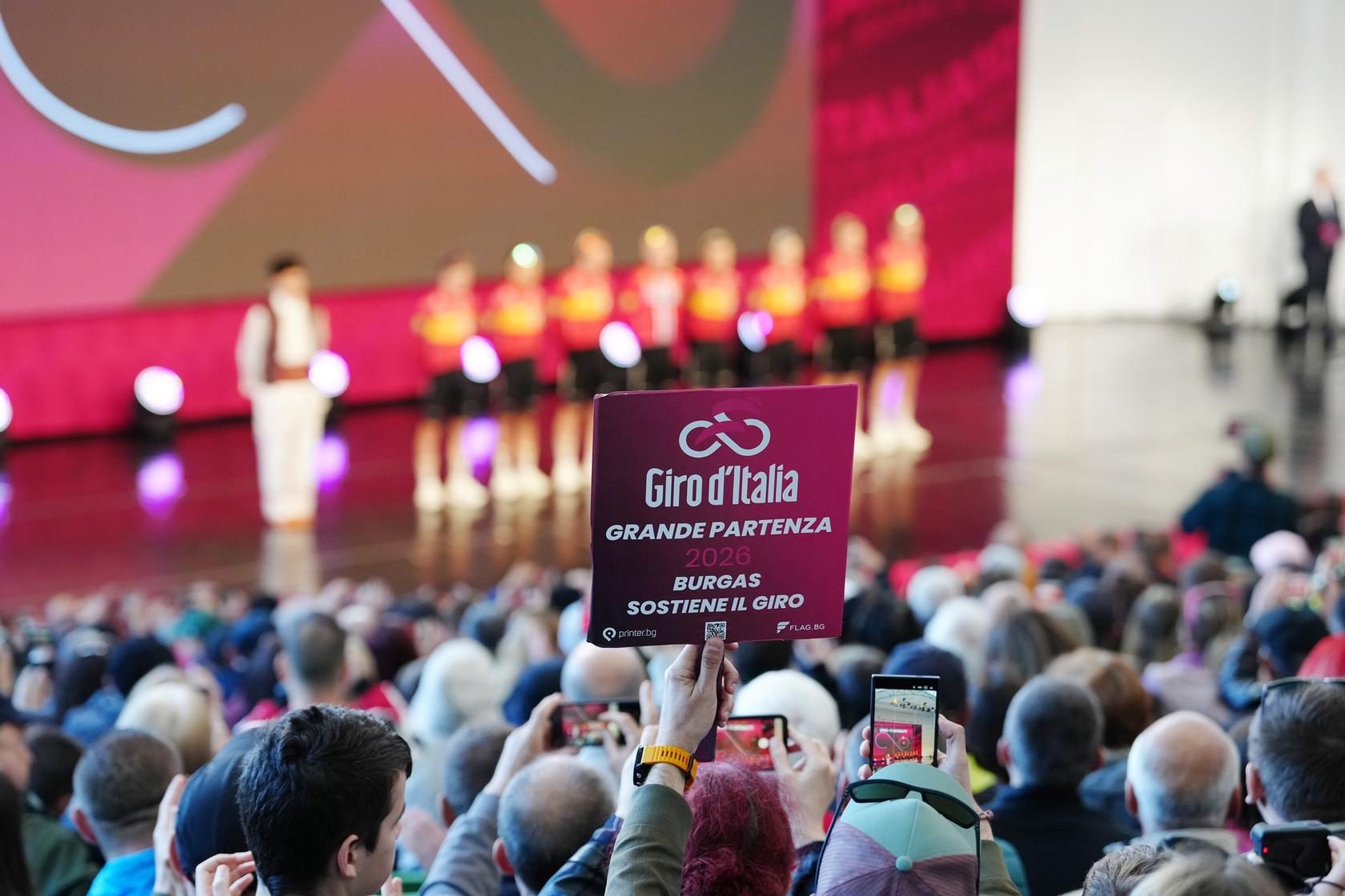 La presentazione ufficiale di tutti i corridori iscritti al Giro 2026: la Grande Partenza scatta venerdì 8 maggio dalla Bulgaria