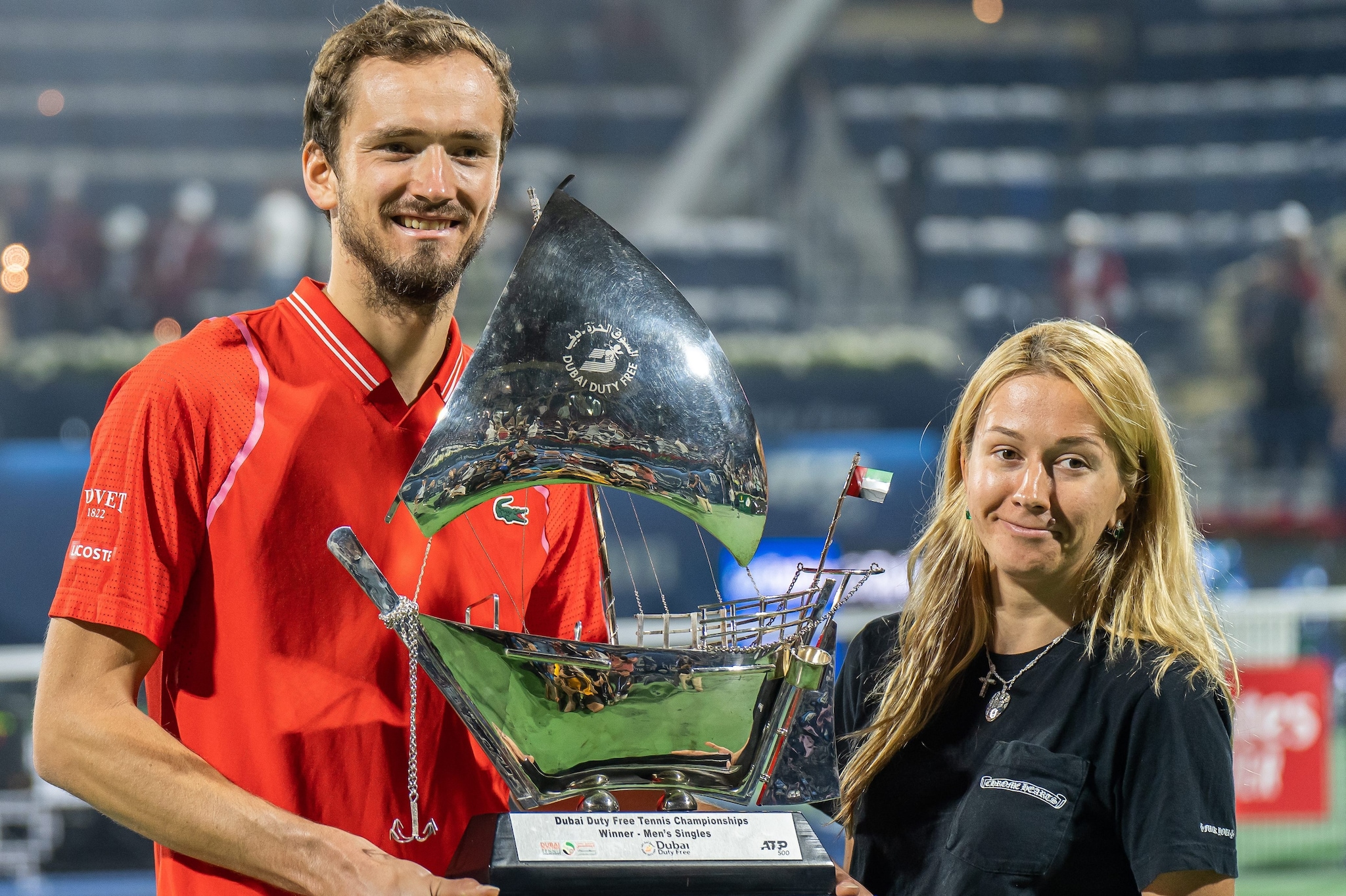 Daniil Medvedev con la moglie Daria nel 2023 dopo aver vinto il torneo di Dubai
