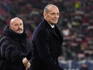 LIVE Napoli-Italiano, decisiva la riunione col Bologna, Allegri in stand-by. Milan, Iraola in pole, ma oggi Ibra incotra Rangnick: ultime news sul mercato allenatori in Serie A