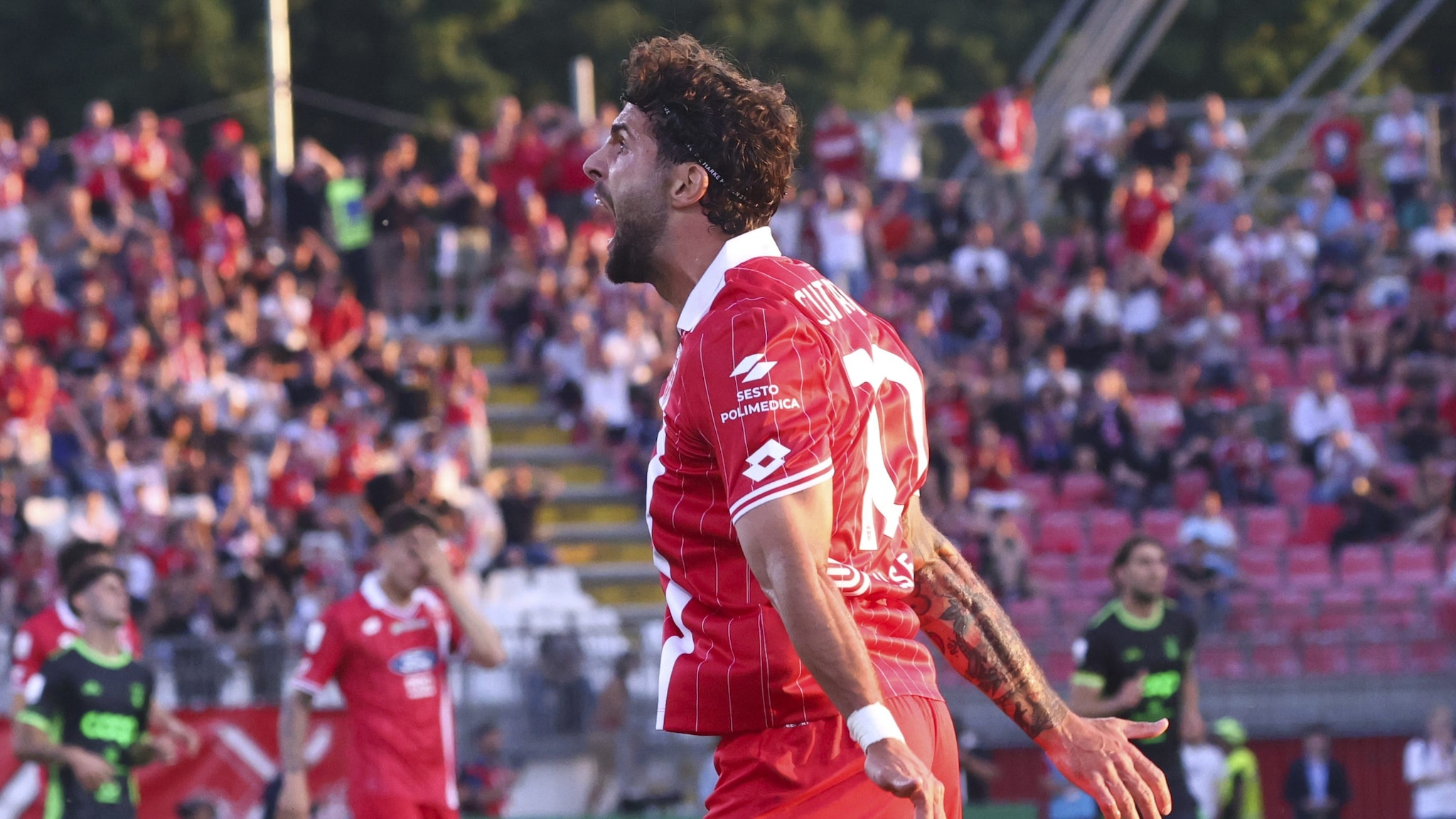 Il Monza torna in Serie A col brivido: il Catanzaro vince 2-0 ma non basta, i playoff promuovono i brianzoli