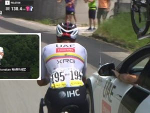 Narvaez si ritira dal Giro, fatale un incidente con un bus: “Qualche fastidio per la caduta”