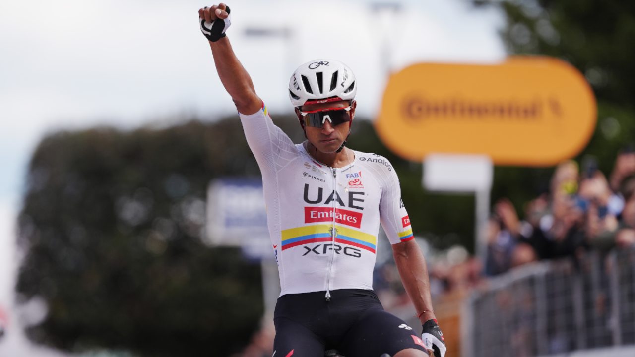 I Muri si inchinano a Narvaez che vince l'8ª tappa del Giro, Hindley mette alla frusta Pellizzari