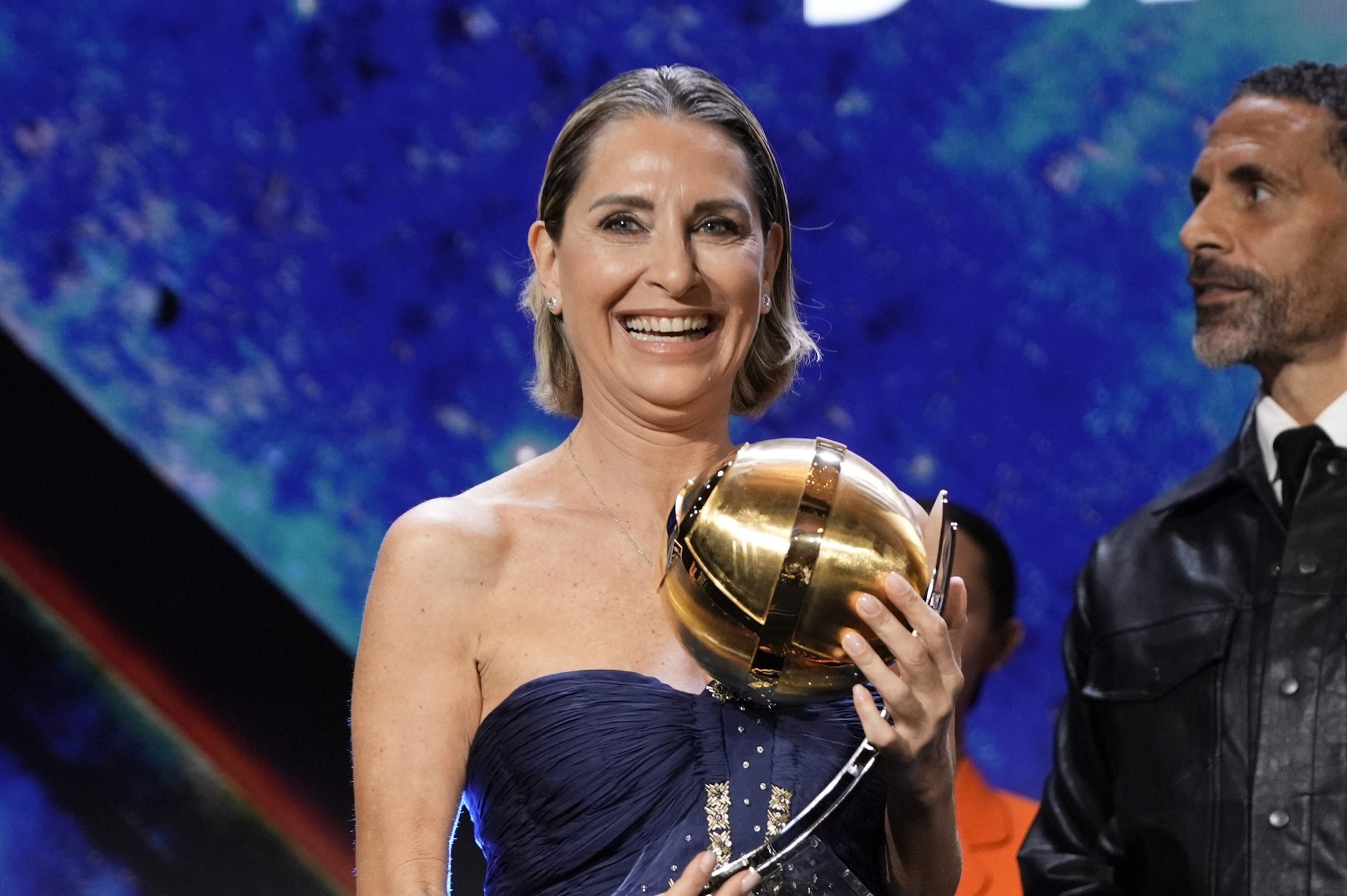 Nicoletta Romanazzi col premio di miglior mental coach ai Globe Soccer Awards 2025