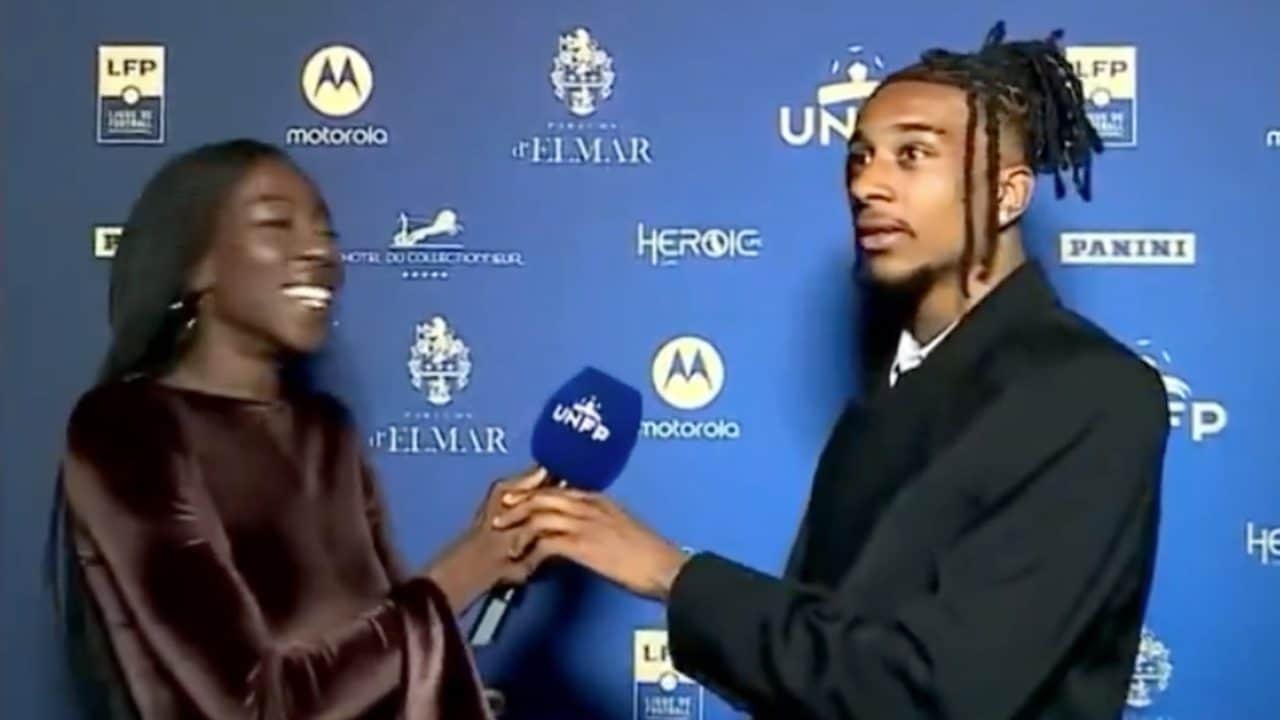 Olise è francese ma non lo sa parlare e va in crisi nell'intervista: "Oh no, siamo in diretta?"