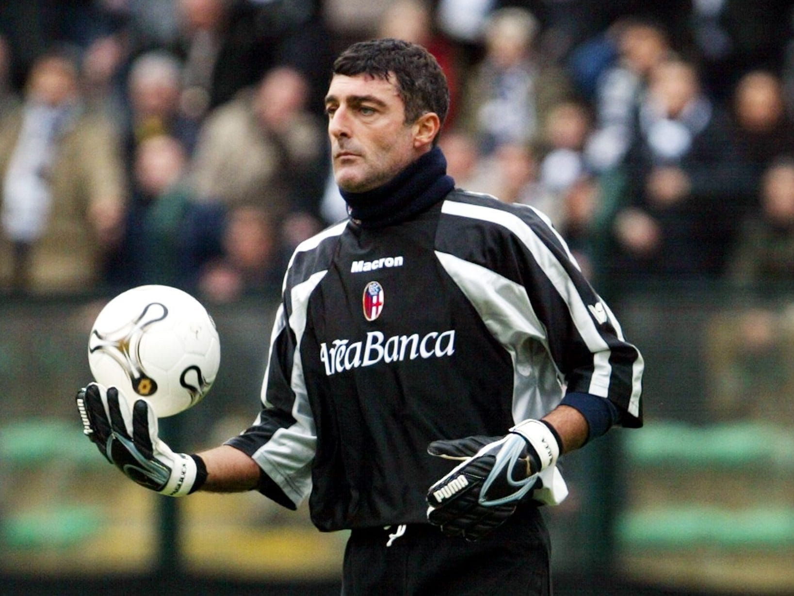 Gianluca Pagliuca con la maglia del Bologna.