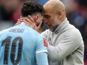 Pep Guardiola non fa festeggiare la FA Cup al City, c’è una Premier da vincere: “Nemmeno una birra”