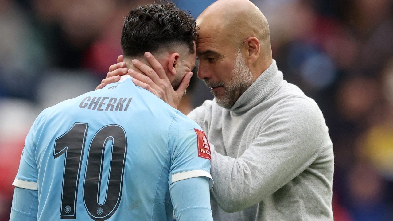 Pep Guardiola non fa festeggiare la FA Cup al City, c'è una Premier da vincere: "Nemmeno una birra"