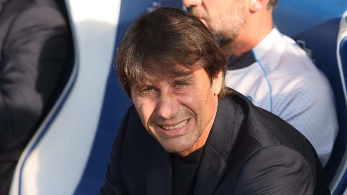 Antonio Conte è all’ultima partita da allenatore del Napoli, lascia dopo l’Udinese.