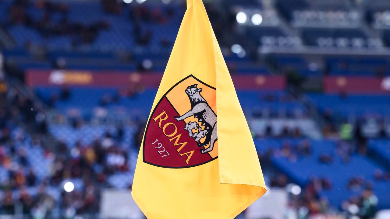 La Roma prende posizione sulla data del derby contro la Lazio: "Lavoriamo per giocare domenica"