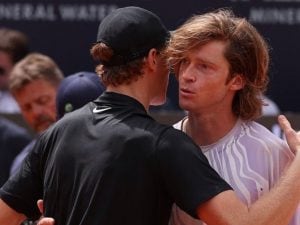 Andrey Rublev scherza dopo la sconfitta con Sinner a Roma: “Ho fatto una grande impresa”
