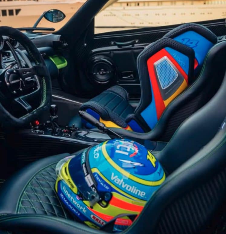 Il seggiolino per il bimbo che è stato dato come omaggio a Fernando Alonso.