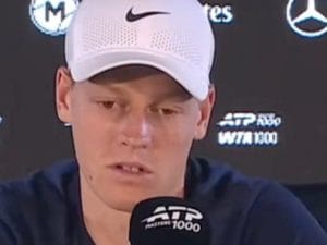 Jannik Sinner e le scelte di famiglia: “Capisco mamma. Quando qualcuno non c’è più, poi te ne penti”