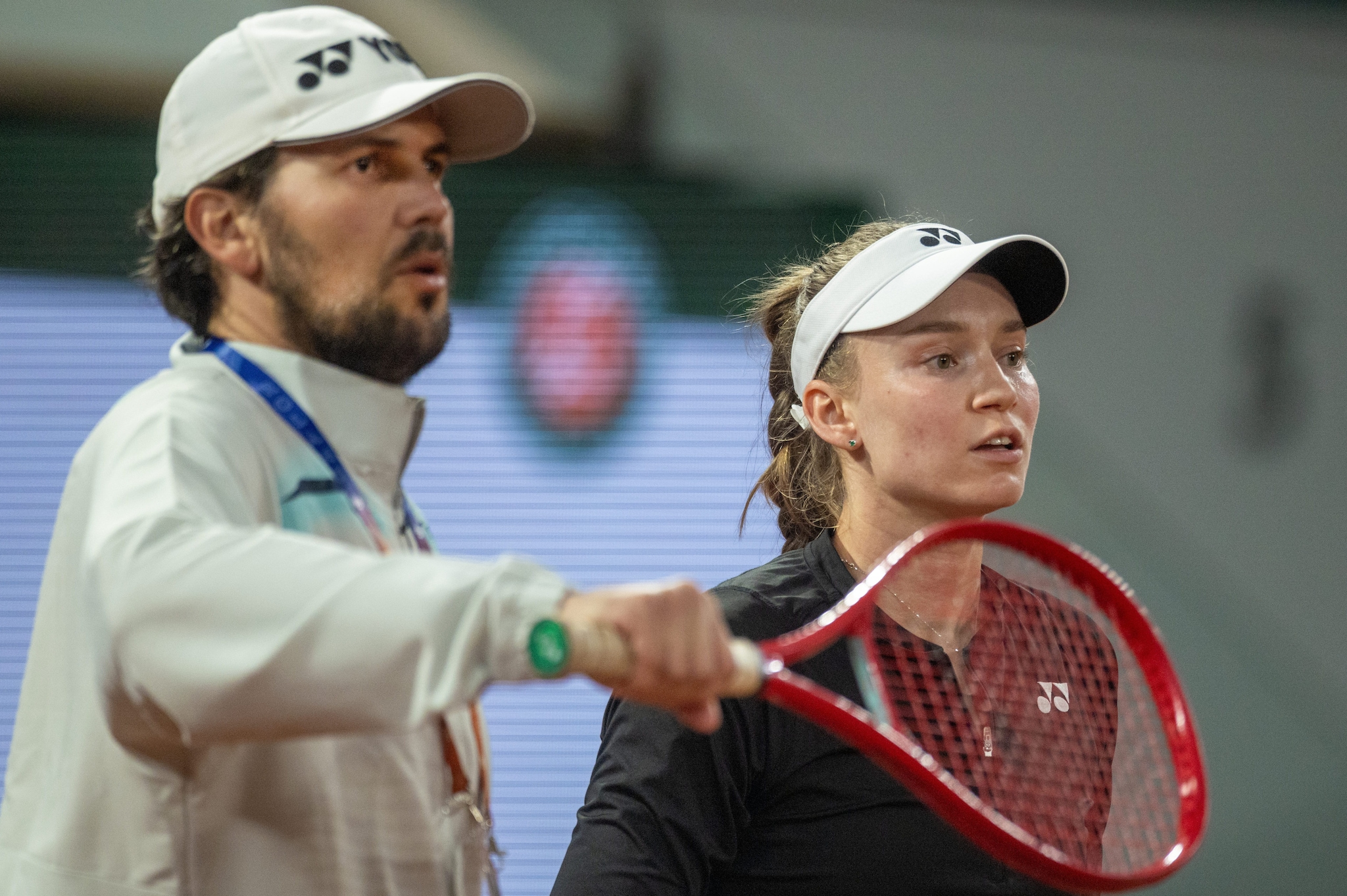 Stefano Vukov con Elena Rybakina in allenamento al Roland Garros